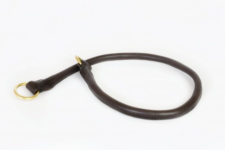 Kulatý kožený stahovací obojek, tmavě hnědý se zlatým kováním (max. velikost 52 cm)